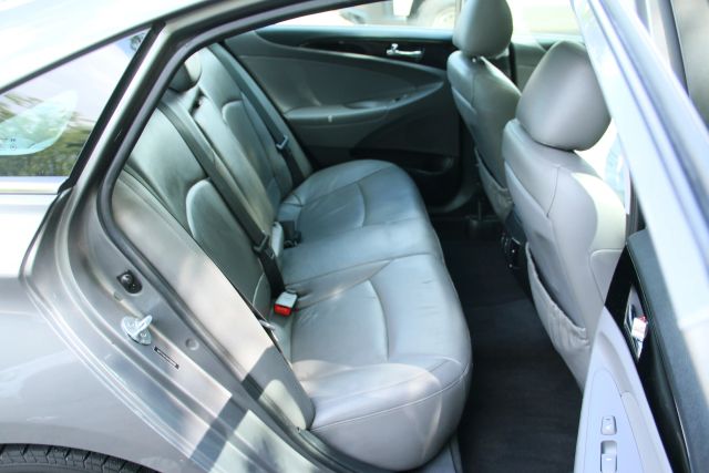 2013 Hyundai Sonata - Image 26