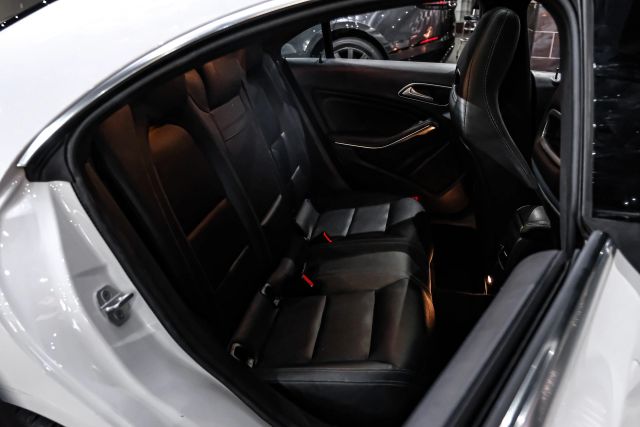 2017 Mercedes-benz Cla Cla 250 4matic Coupe 4d - Image 31