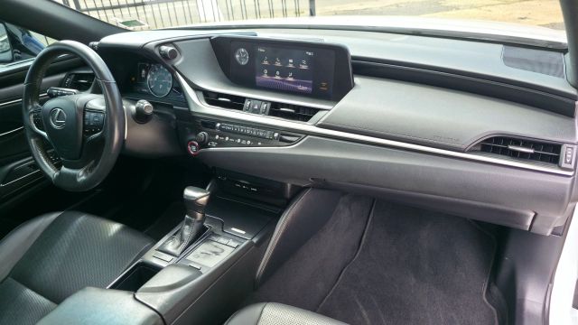 2019 Lexus Es - Image 12