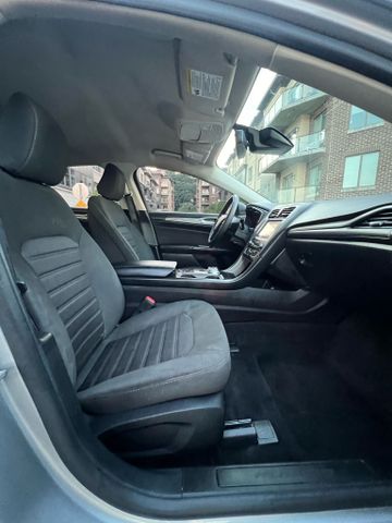 2020 Ford Fusion Se Sedan 4d - Image 12