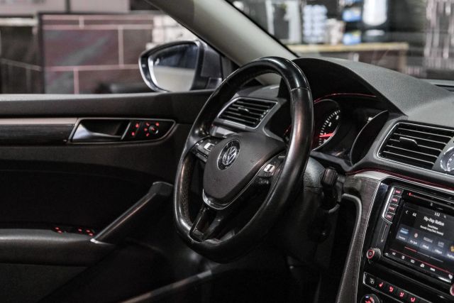 2017 Volkswagen Passat 1.8t Se Sedan 4d - Image 16