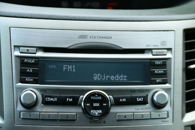 2011 Subaru Outback - Image 26