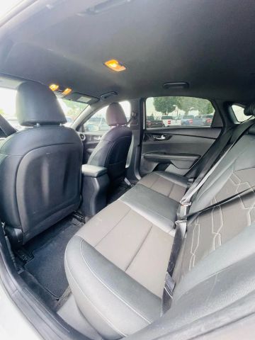 2021 Kia Forte - Image 19