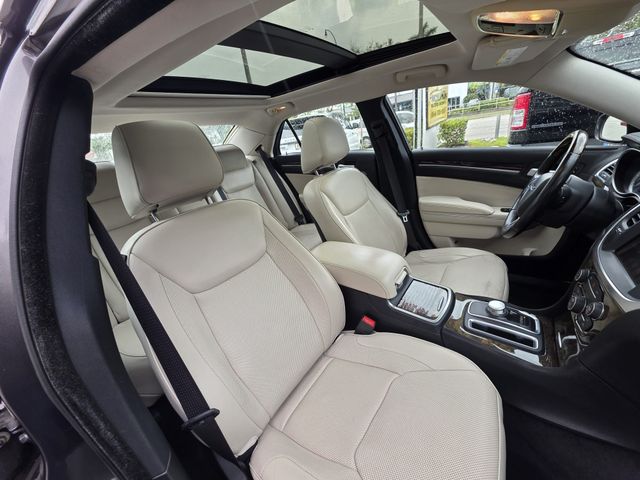 2015 Chrysler 300 - Image 15