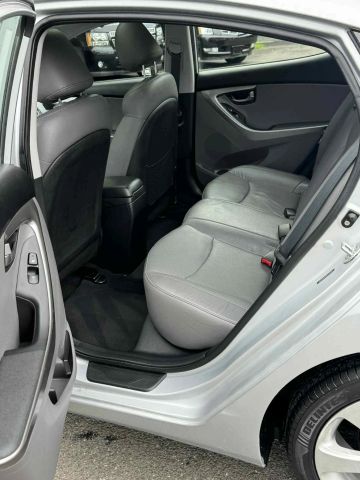 2011 Hyundai Elantra - Image 20