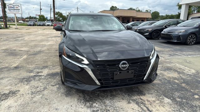 2023 Nissan Altima - Image 12
