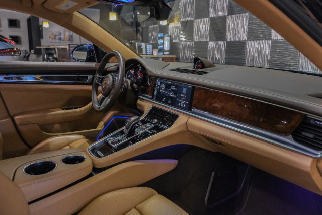 2018 Porsche Panamera 4s Sedan 4d - Image 15