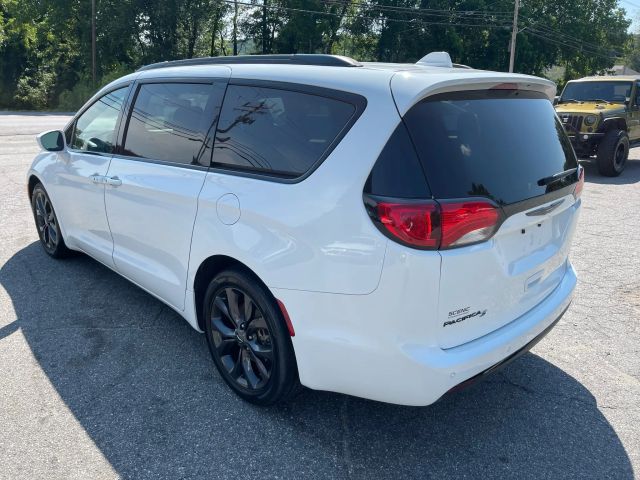 2020 Chrysler Pacifica - Image 3