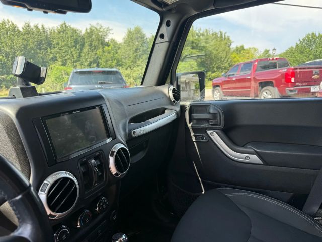 2016 Jeep Wrangler - Image 11
