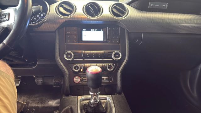 2019 Ford Mustang - Image 30