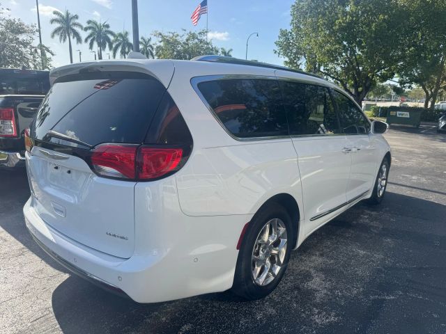 2018 Chrysler Pacifica - Image 4