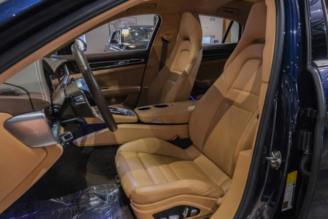 2018 Porsche Panamera 4s Sedan 4d - Image 4