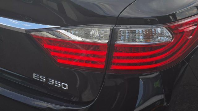 2015 Lexus Es - Image 6