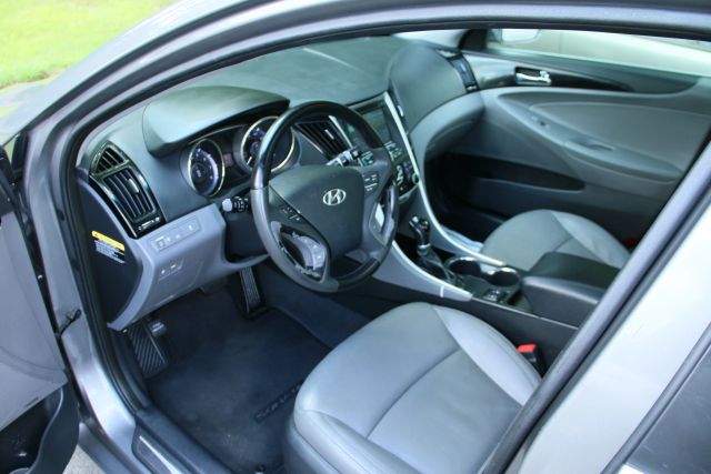 2013 Hyundai Sonata - Image 16