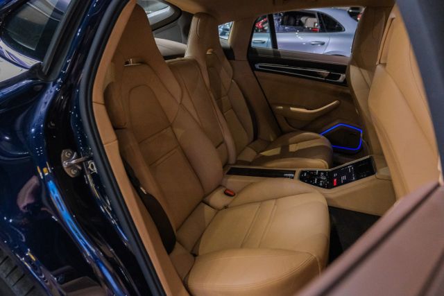 2018 Porsche Panamera 4s Sedan 4d - Image 33