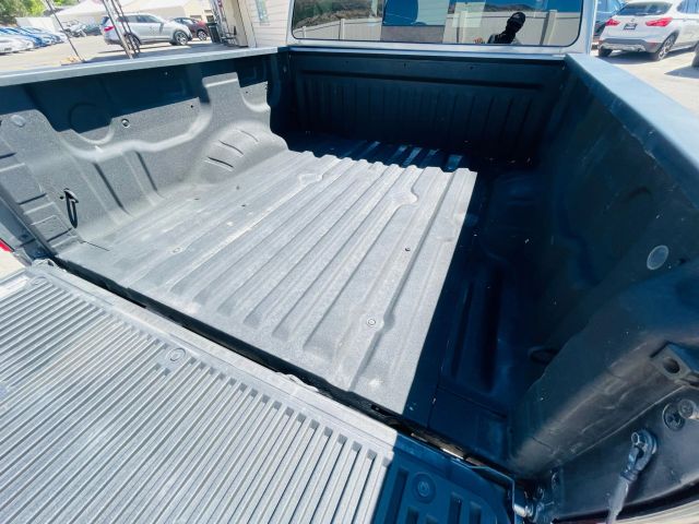 2021 Nissan Titan Crew Cab - Image 16