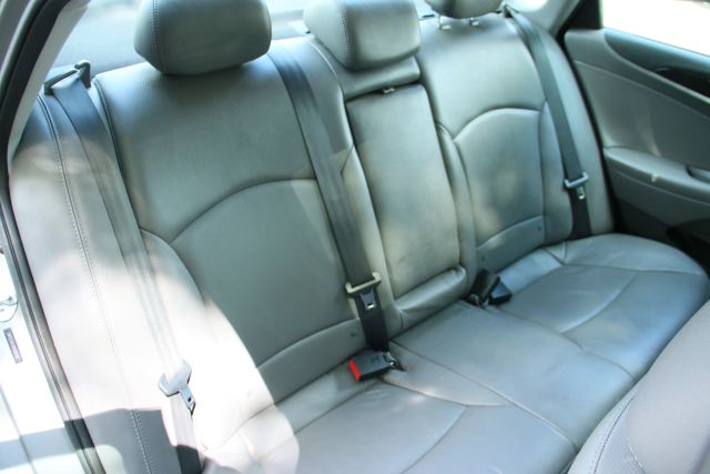 2013 Hyundai Sonata - Image 27