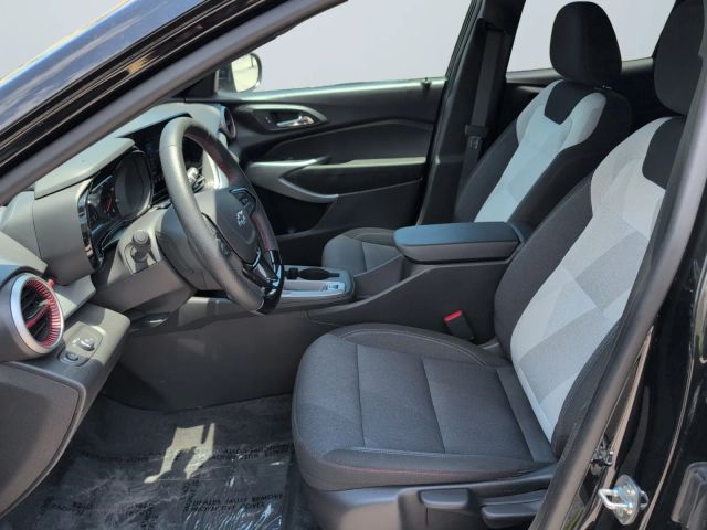 2025 Chevrolet Trax - Image 9