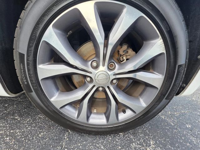2017 Chrysler Pacifica - Image 22