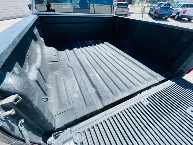 2021 Nissan Titan Crew Cab - Image 15