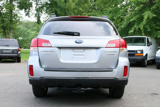 2011 Subaru Outback - Image 6