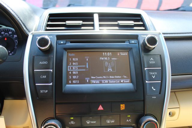 2016 Toyota Camry - Image 10