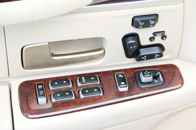 2006 Lincoln Town Car - Image 12