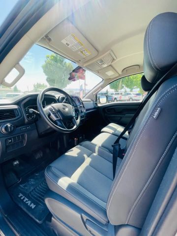 2021 Nissan Titan Crew Cab - Image 17