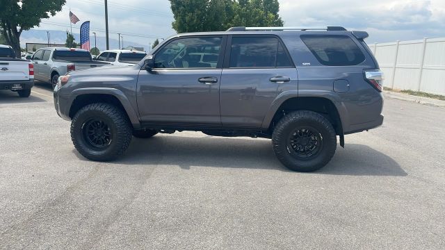 2022 Toyota 4runner - Image 14