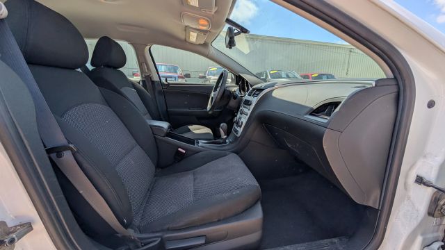 2010 Chevrolet Malibu Lt Sedan 4d - Image 11