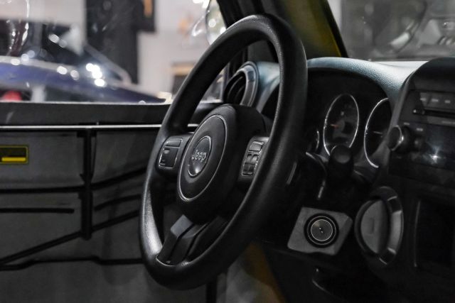 2015 Jeep Wrangler Sport Suv 2d - Image 10