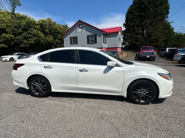 2018 Nissan Altima - Image 2