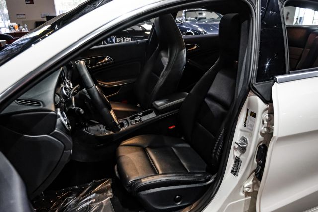 2017 Mercedes-benz Cla Cla 250 4matic Coupe 4d - Image 4