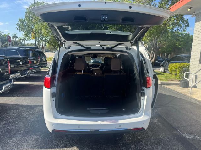 2018 Chrysler Pacifica - Image 6
