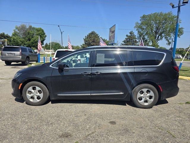 2017 Chrysler Pacifica - Image 3