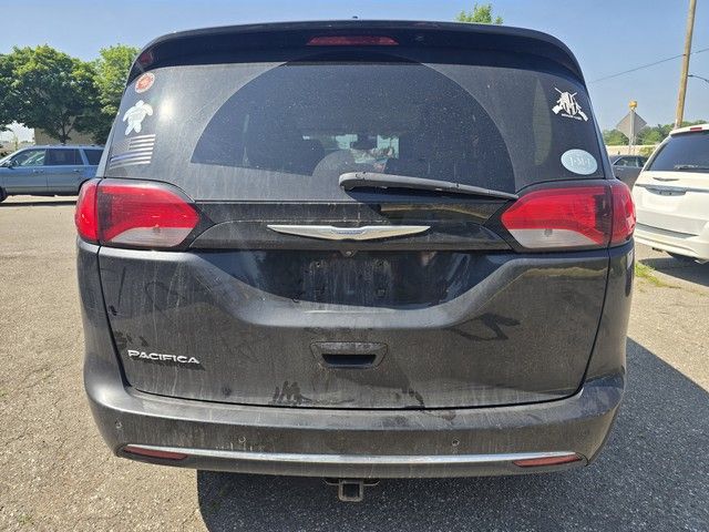 2017 Chrysler Pacifica - Image 5