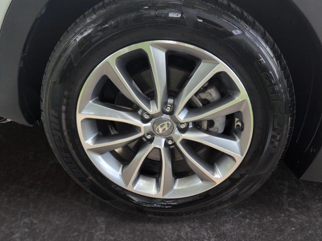 2017 Hyundai Santa Fe - Image 14