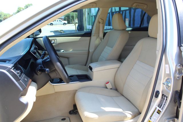 2016 Toyota Camry - Image 3
