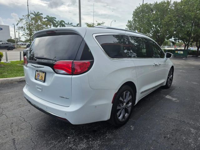 2017 Chrysler Pacifica - Image 4
