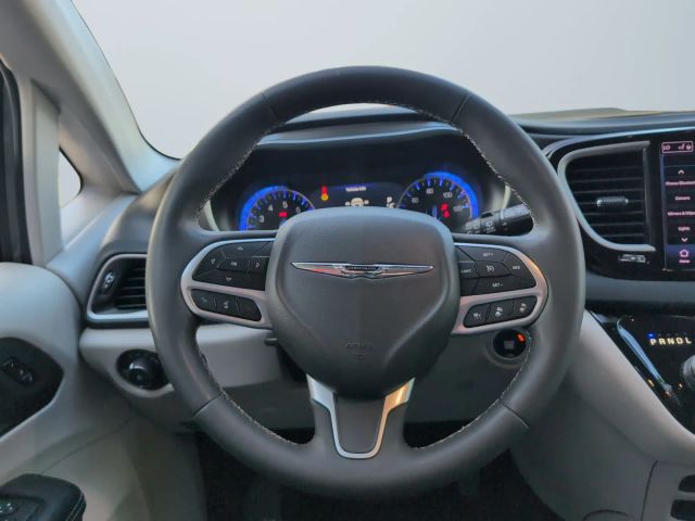 2023 Chrysler Pacifica - Image 12