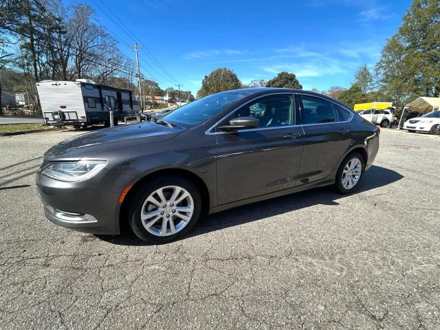 2017 Chrysler 200 - Image 4