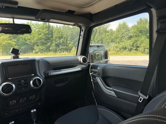 2016 Jeep Wrangler - Image 13