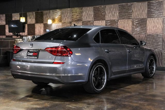 2017 Volkswagen Passat 1.8t Se Sedan 4d - Image 10