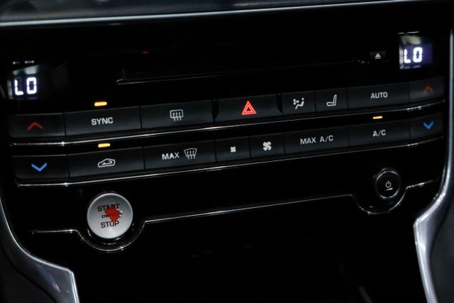 2017 Jaguar Xe Xe 20d Prestige Sedan 4d - Image 24