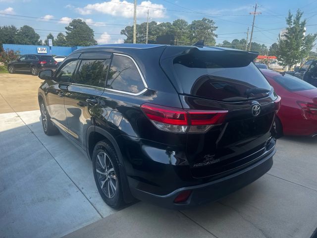 2017 Toyota Highlander - Image 4