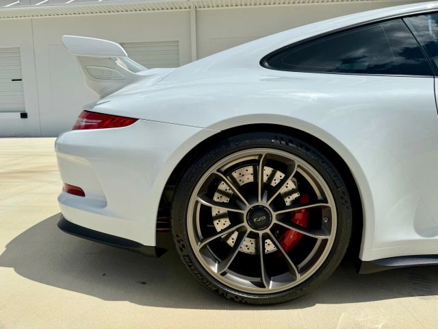 2015 Porsche 911 - Image 13