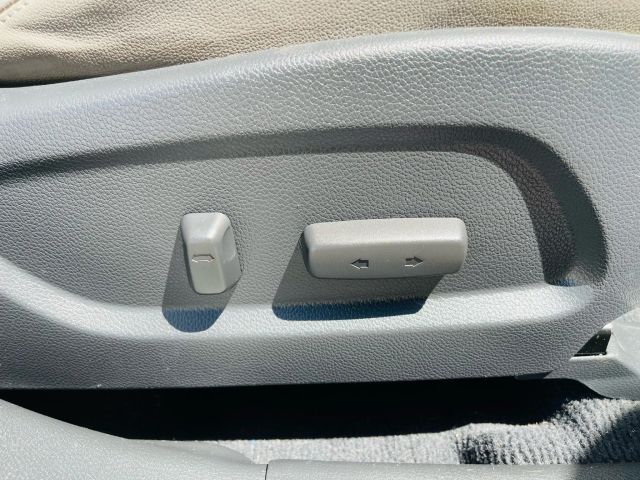 2014 Hyundai Santa Fe - Image 30
