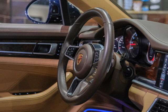 2018 Porsche Panamera 4s Sedan 4d - Image 17