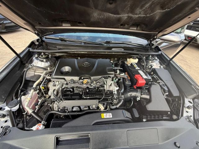 2018 Toyota Camry - Image 20