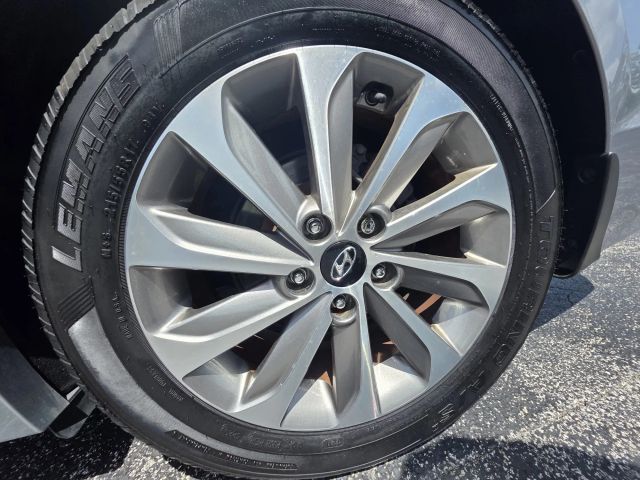 2017 Hyundai Sonata - Image 22
